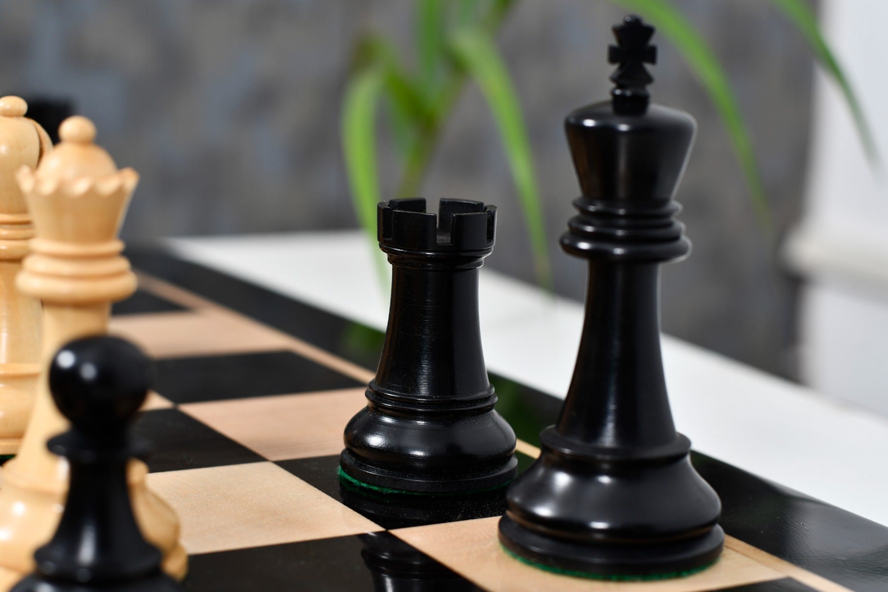 Leningrad Club Sized wooden chess pieces, 102mm king, Ebonised finish