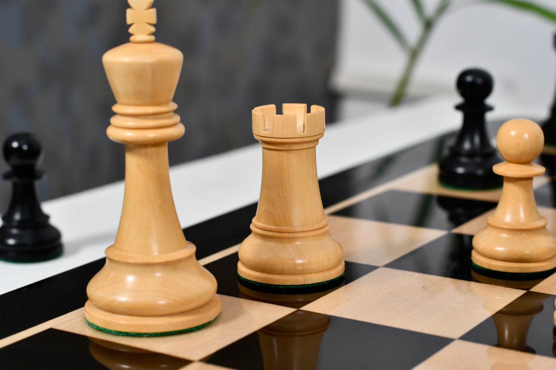 Full 34 piece Leningrad Club Sized chess set in ebonised wood and boxwood, Sterling Chess Australia