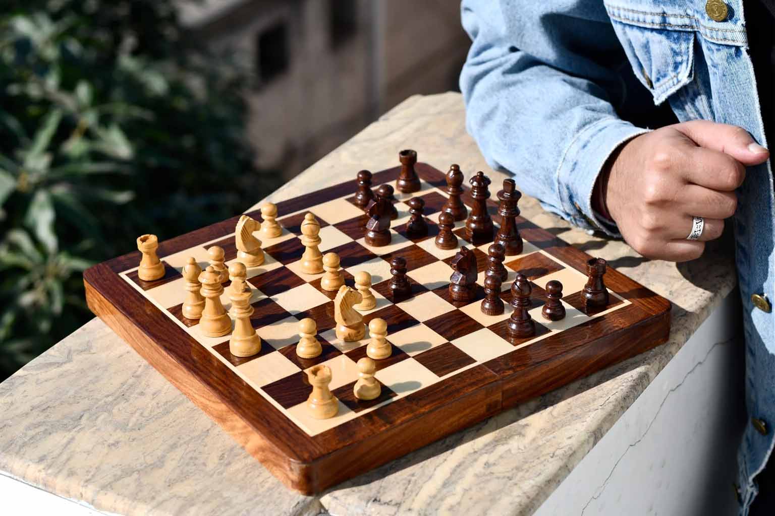 Travel Series folding magnetic chess set in lacquered sheesham and maple, 60mm king