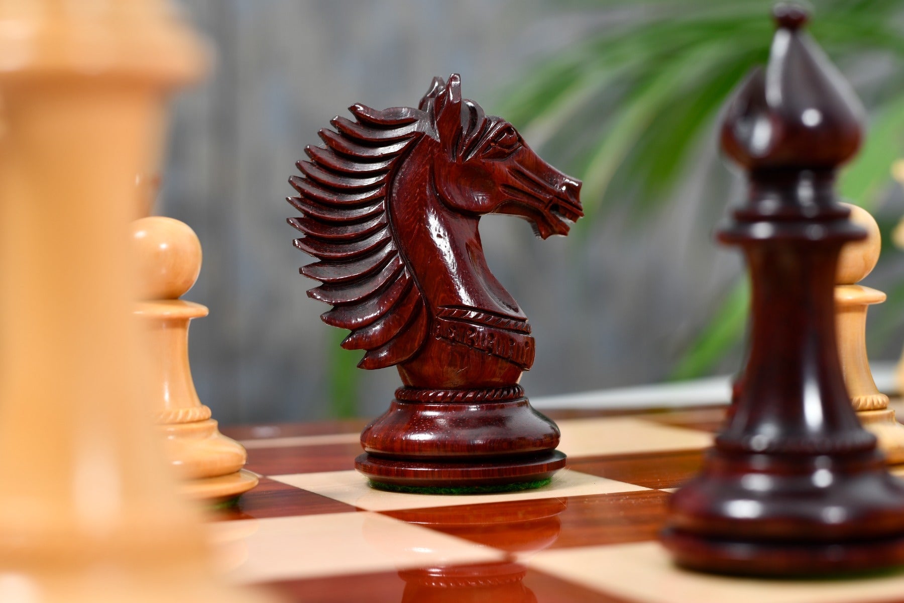 CB Mustang Series chess set, 113mm king, Bud rosewood finish with its 58cm bud rosewood and maple notation board