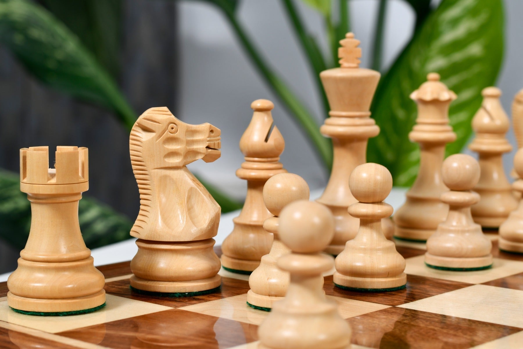 Sheesham chess pieces with a 97mm king and weighted felted bases