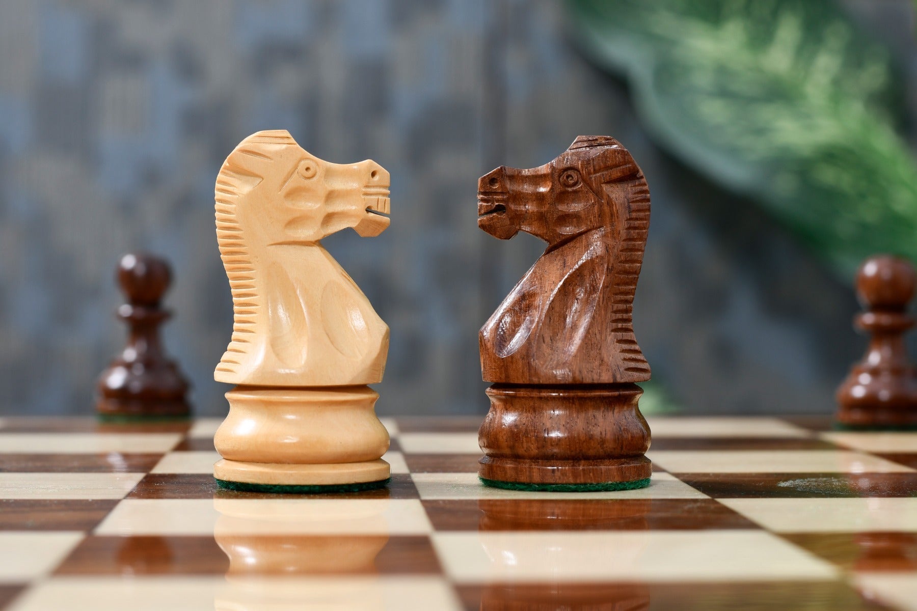 Smokey Staunton wooden chess pieces, 97mm king, Sheesham finish