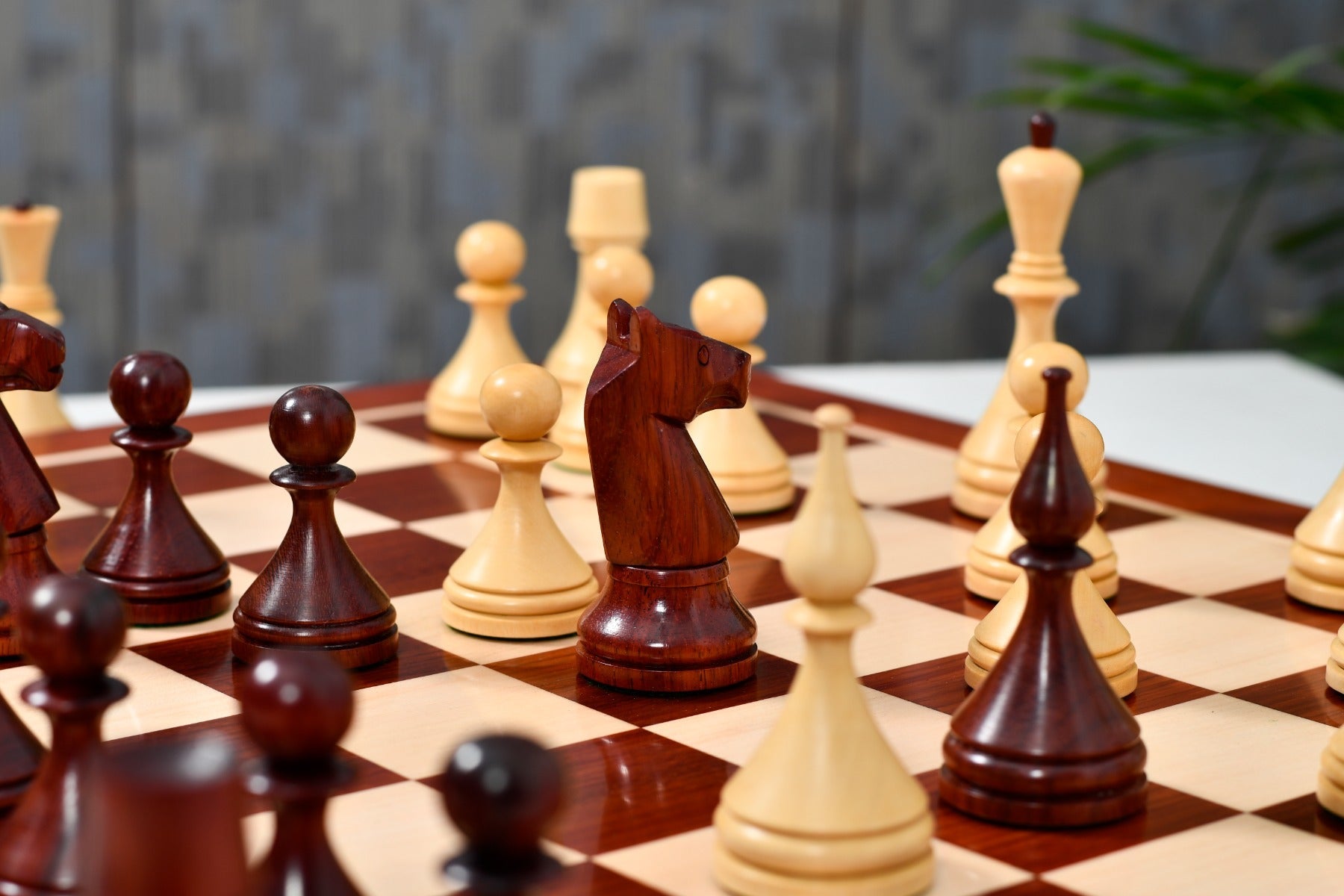 Bud rosewood 1961 Soviet Baku chess pieces, hand carved in India