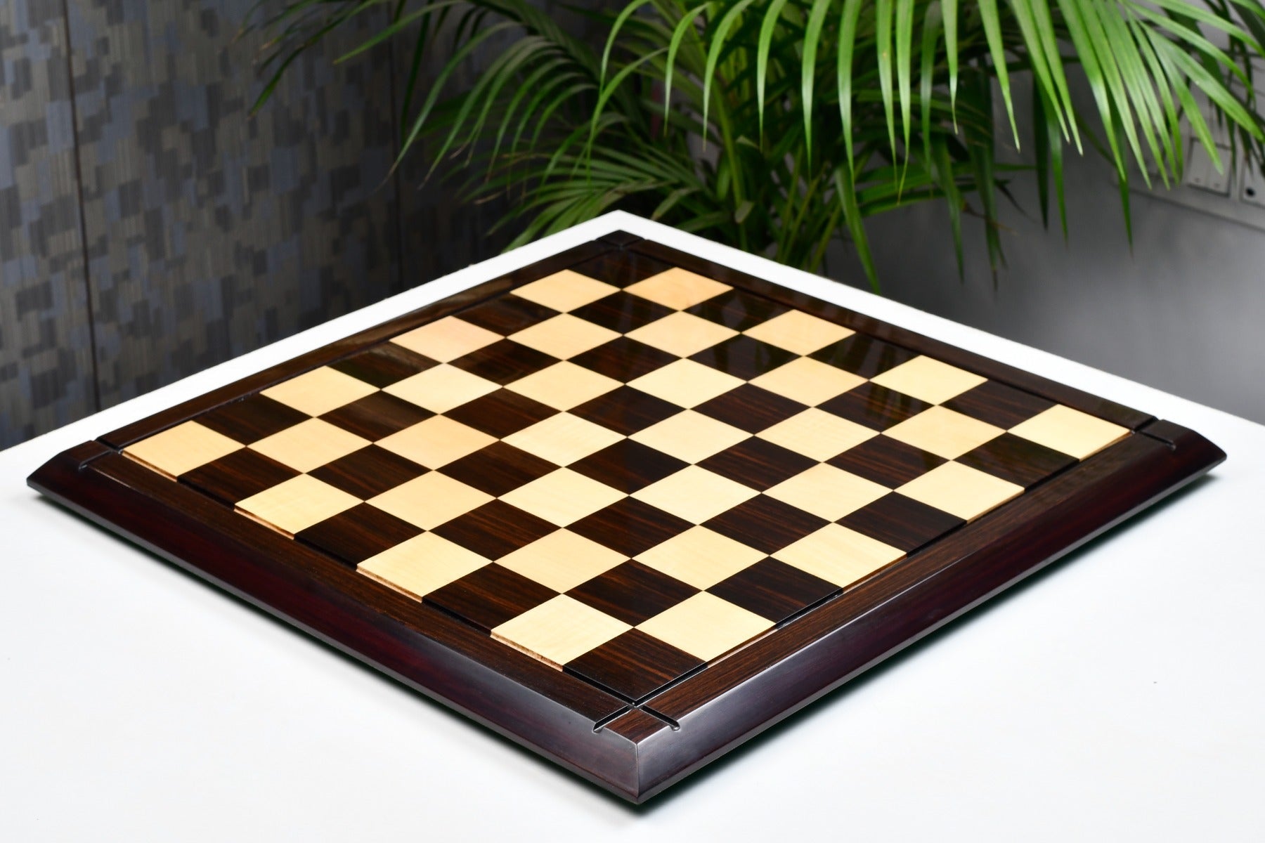 Indian rosewood hi-gloss chess board, close detail of the grain