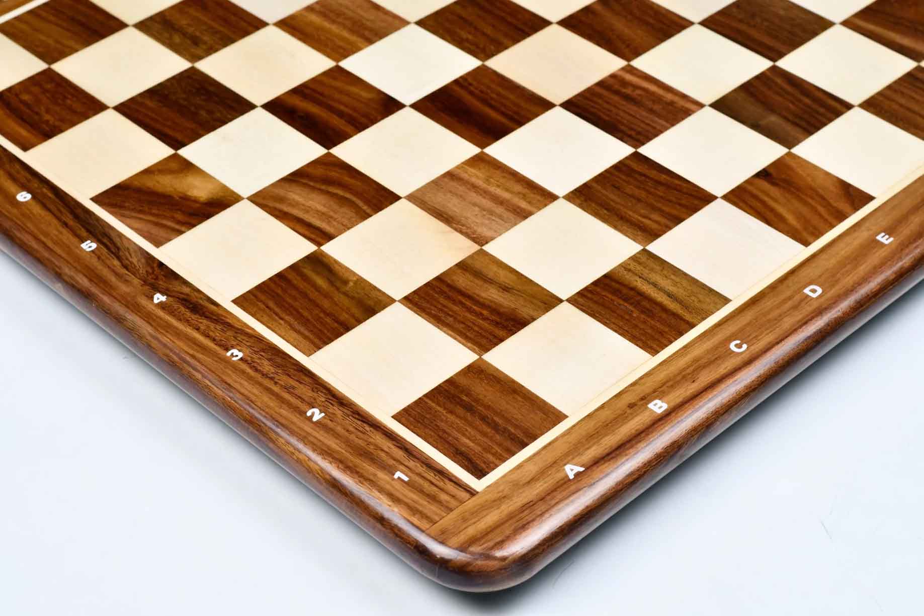 Player's Choice notation chess board showing its 20mm thickness