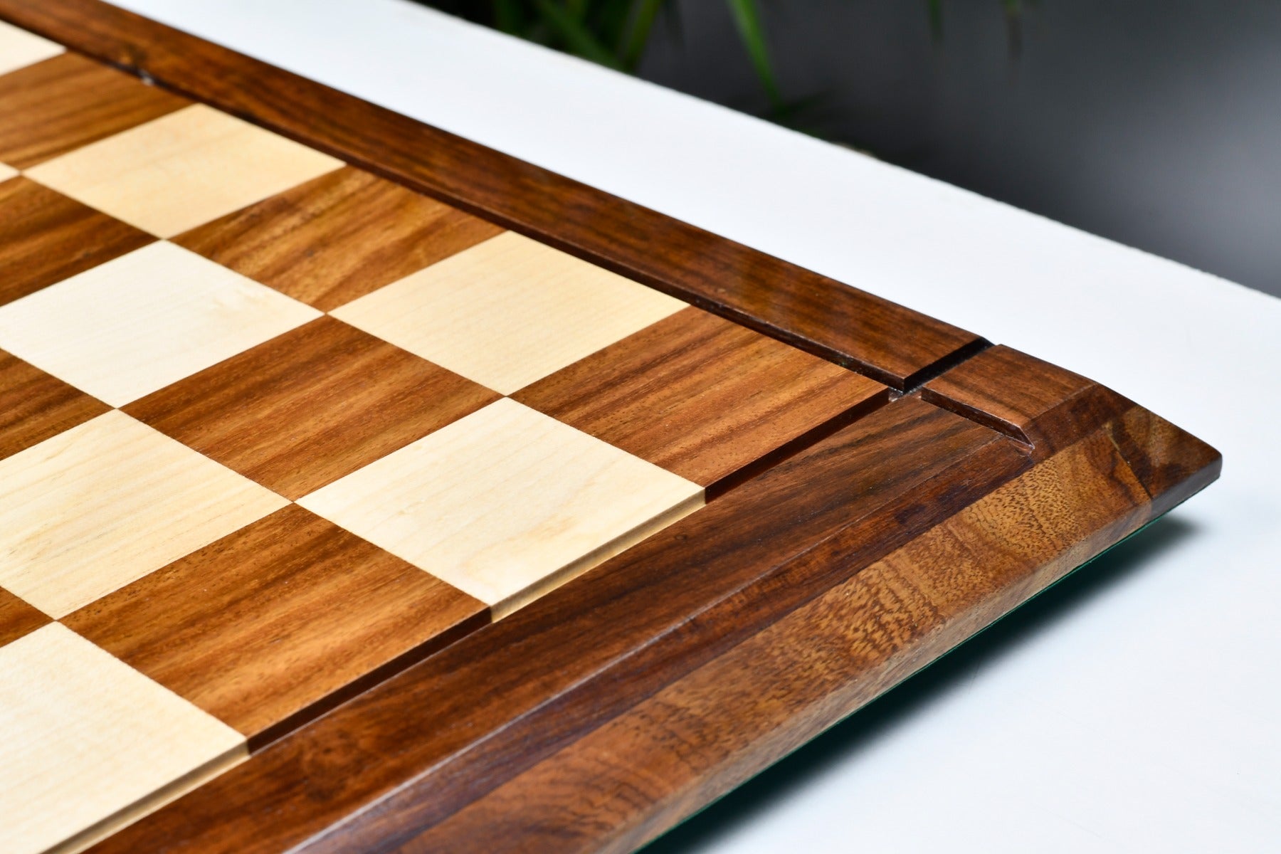 Hi-gloss sheesham and maple chess board, edge view