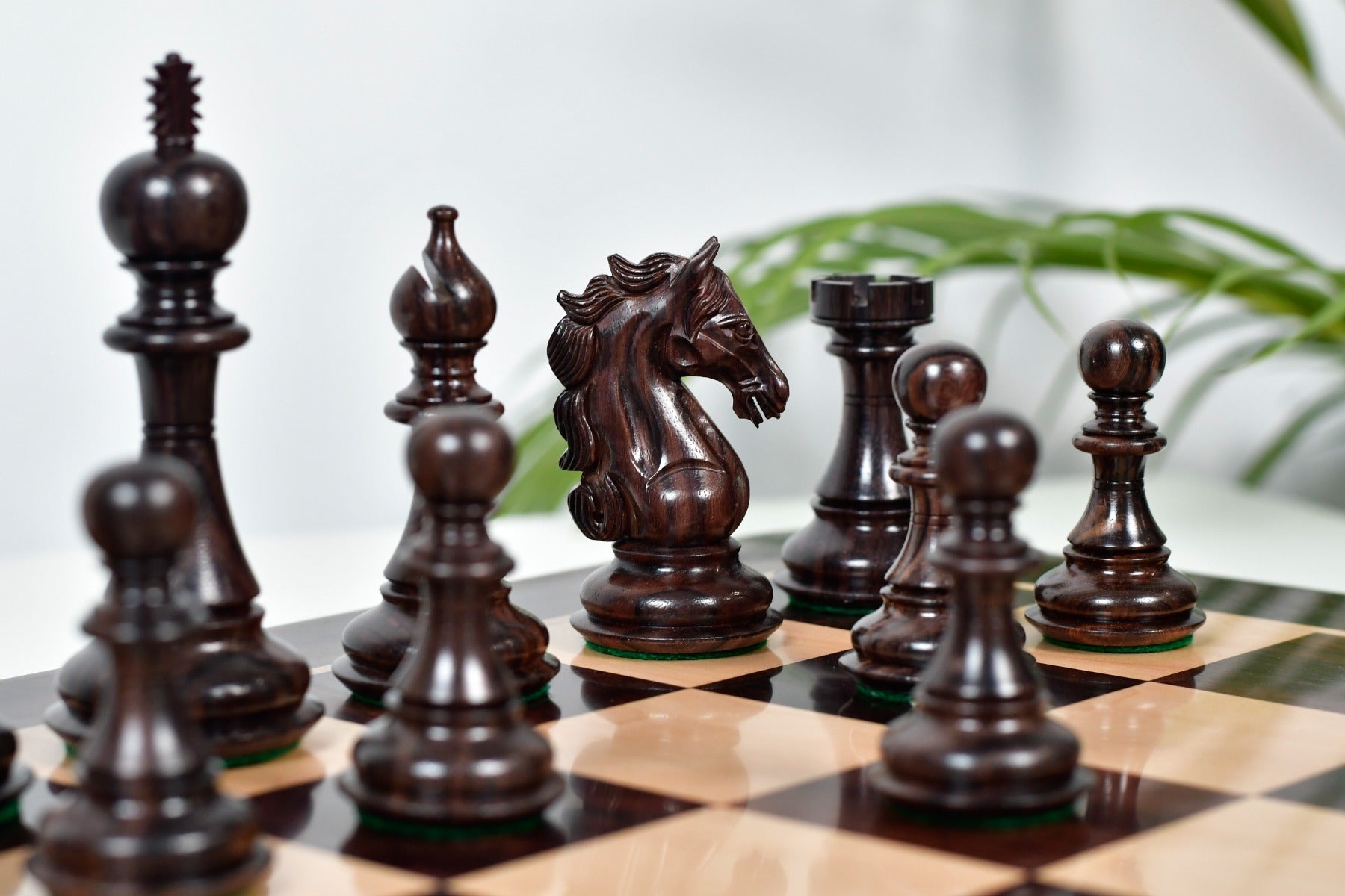 Shera Series Staunton V2.0 Rosewood chess pieces, weighted with green felt bases