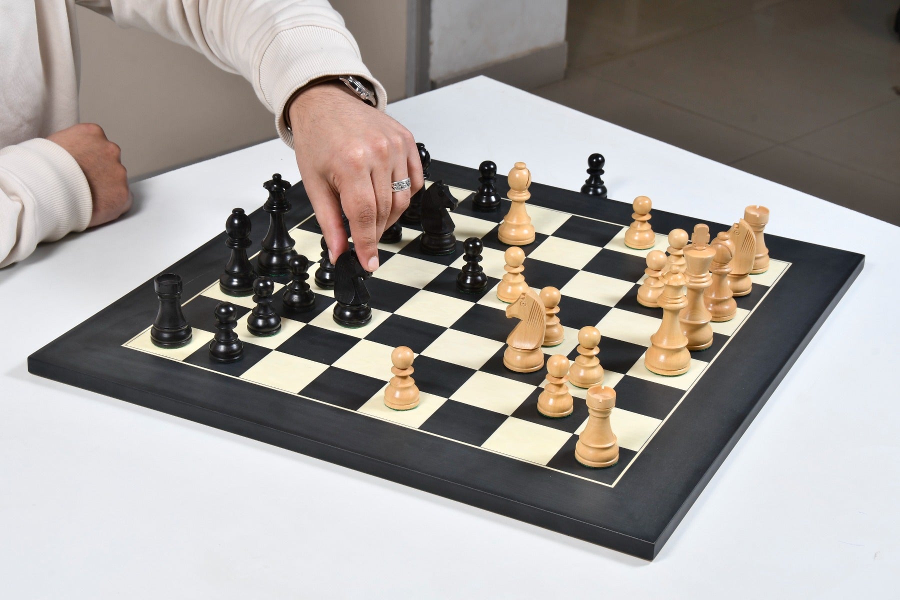 German Knight pattern chess pieces in ebonised boxwood with 96mm king