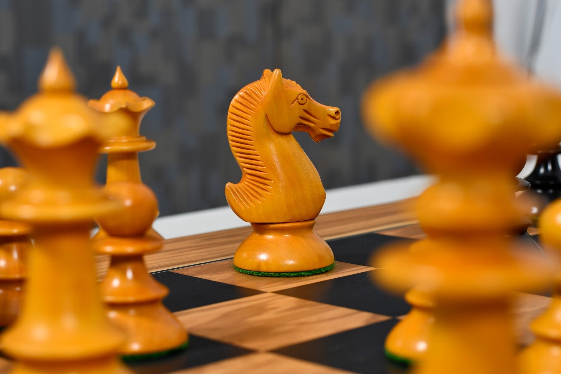 Old Vienna V2.0 chess set at 98mm, Ebonised pieces with the included board
