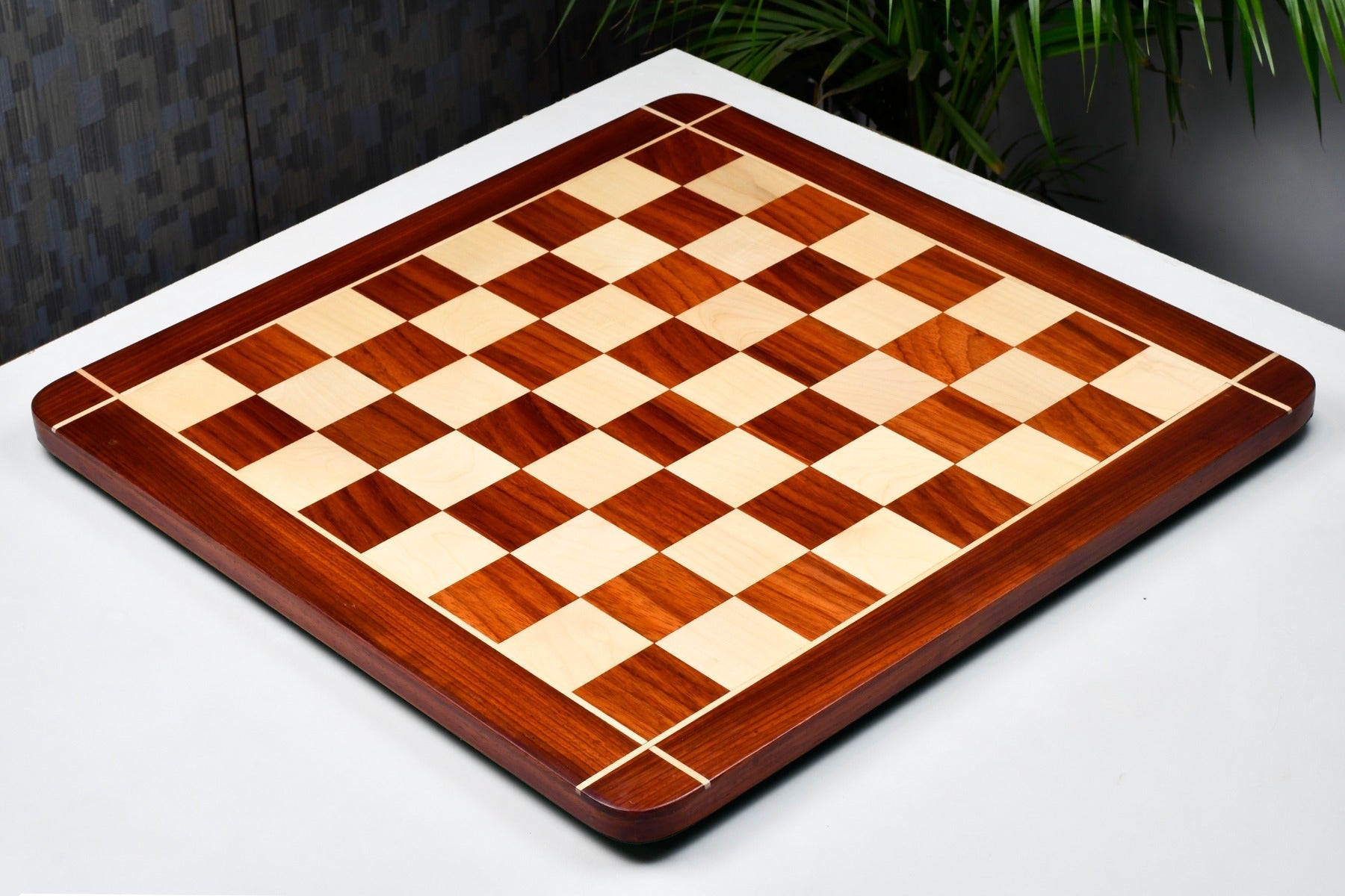Rounded edge bud rosewood chess board, close detail of the grain