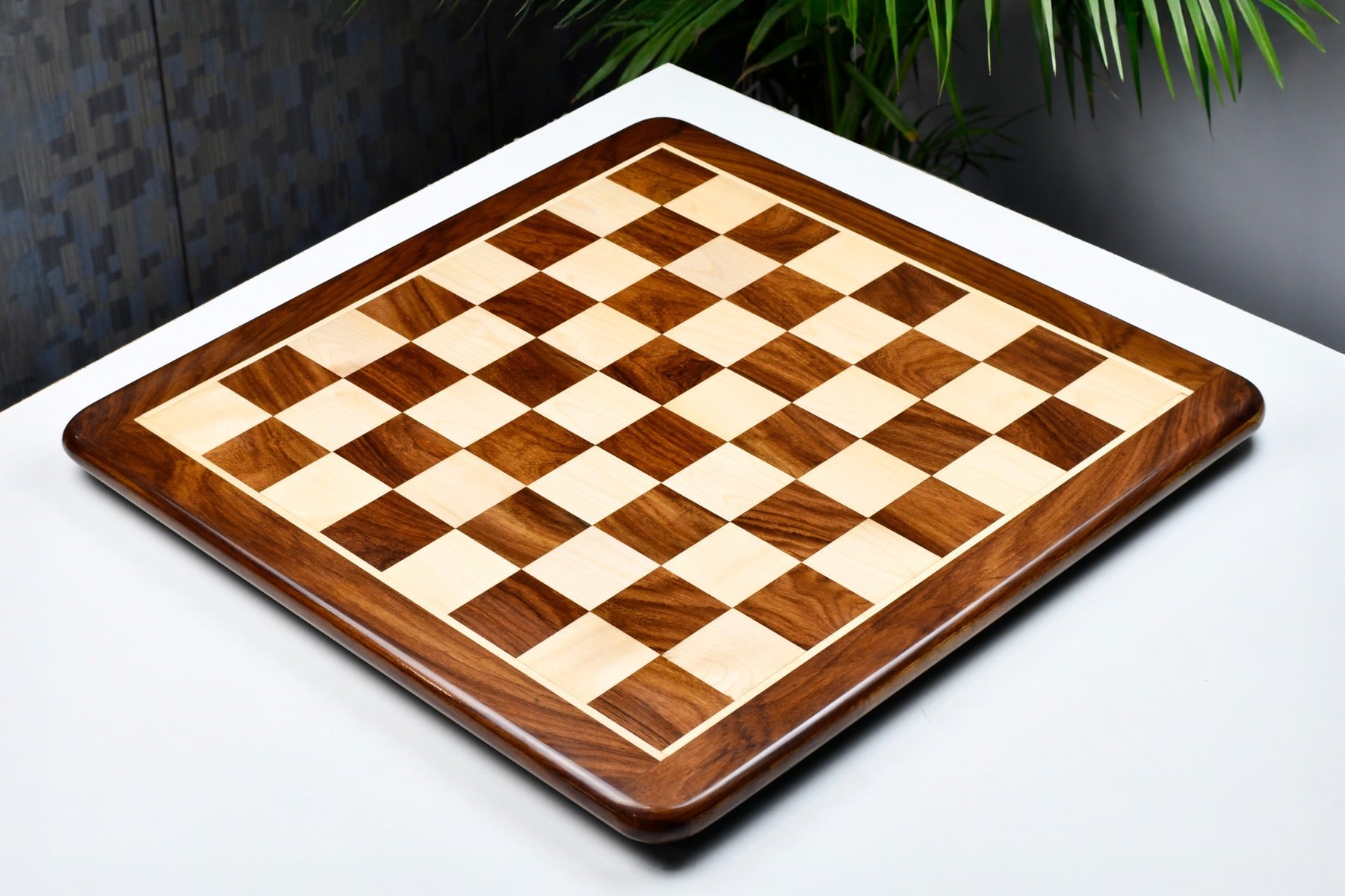 Player's Choice sheesham and maple chess board, close detail of the grain