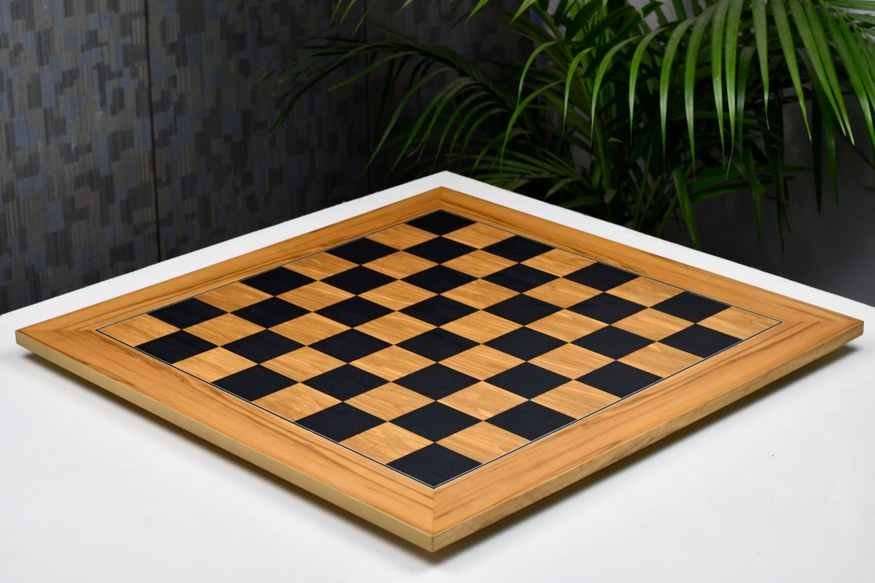 Spanish made black dyed poplar and olive veneer chess board