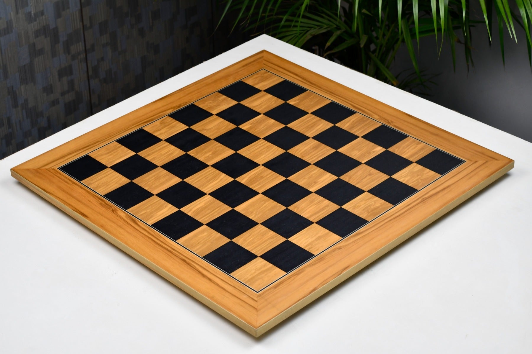Olive veneer chess board, close detail of the grain